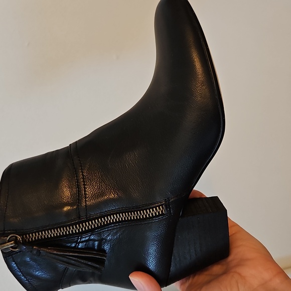 NINE WEST Black Leather Booties Size 7 - Picture 2 of 12